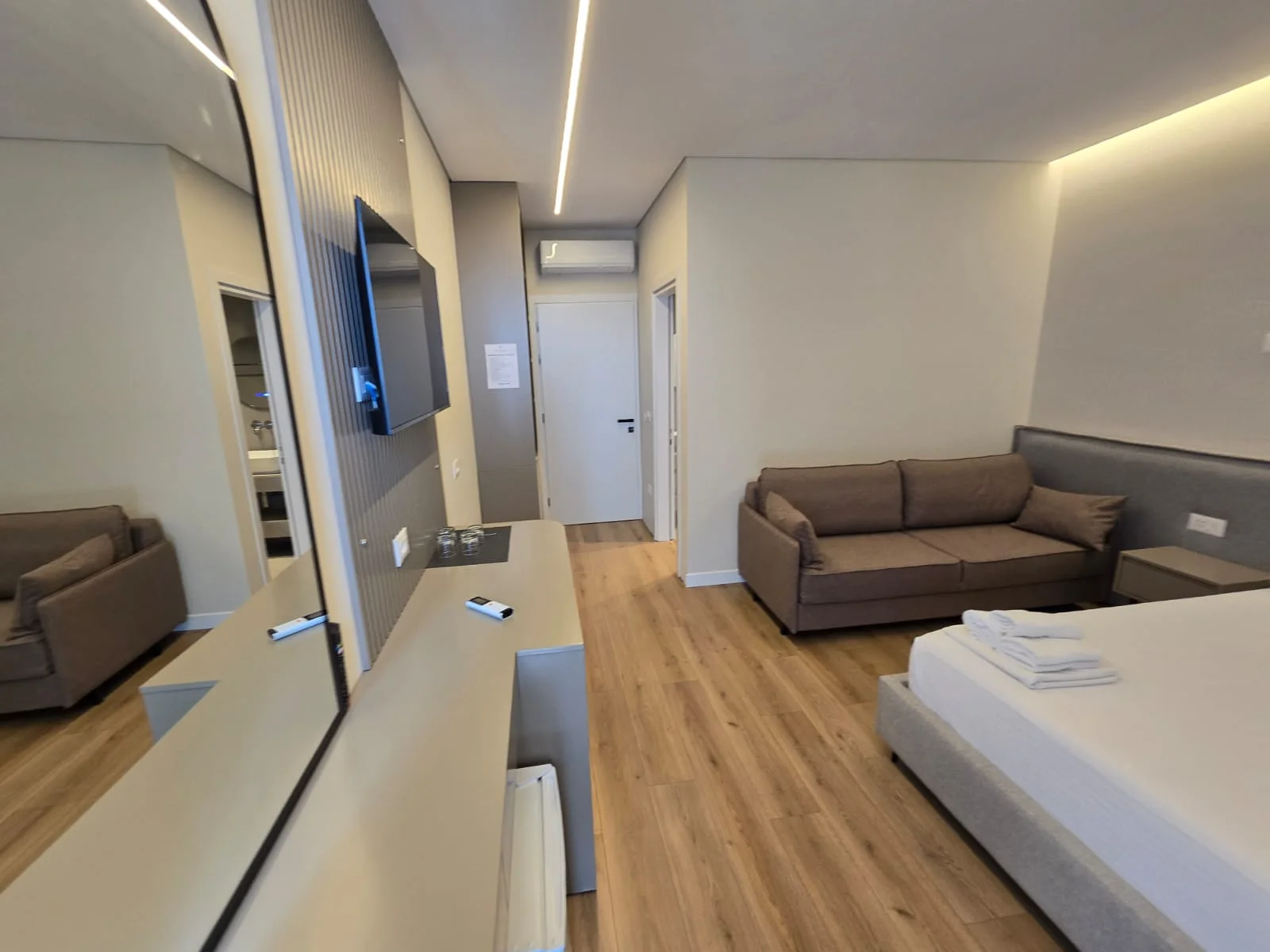 Double room extra bed (with balcony)